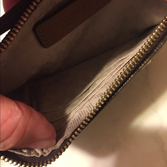 Michael Kors wristlet - Picture 5 of 7